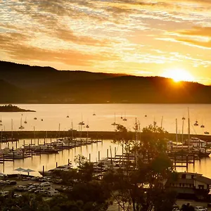 https://sunlit-waters-studio-apartments.queenslandhotels.net